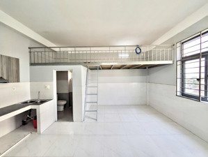 phòng trọ gác cao rộng rãi 30m2 - chỉ 4p ra đại học kiến trúc, spkt full tiện nghi