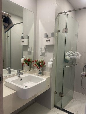 bán căn 1 ngủ toà c westbay tầng 8 giá 2.9 tỷ bao phí lh 