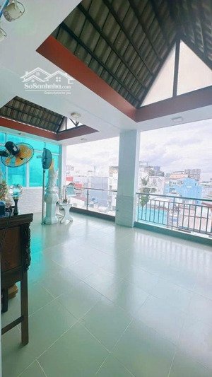 bán nhà mới đẹp vào ở ngay. trung quận 4 tiện ích xung quanh đầy đủ . thành phố hồ chí minh