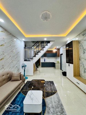 bán nhà quận 3, sát hxh, 42m2, 2 pn 2 wc, nhà mới, 6.3 tỷ