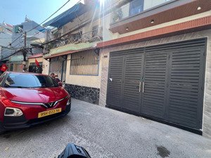 phan văn trị - 30m2 - 3 tầng - hẻm xe hơi 5m - sổ vuông - 6,9 tỉ