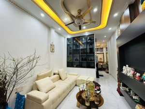 bán nhà yên hòa. ngõ nông, 3 gác tránh, trước nhà 3m, dân xây kcbt, sân xe, thoáng sáng, 45m2*6t