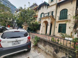 cho thuê nhà riêng 70 triệu, 200m2 tại tô ngọc vân, quảng an, tây hồ, hà nội