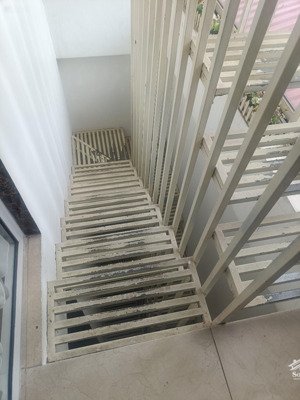 cho thuê tầng 1 hoặc tầng 1 và tâng 2. diện tịch phủ bì 48 m2 . diện tích sử dụng 40 m2.