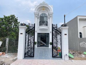 nhà tân cổ điển cách quảng trường mỹ tho 3km