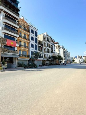 cần bán nhà 127m2 giá 43,9 tỷ khu hc trung tâm hồng tiến - giáp bv tâm anh - hoàng như tiếp