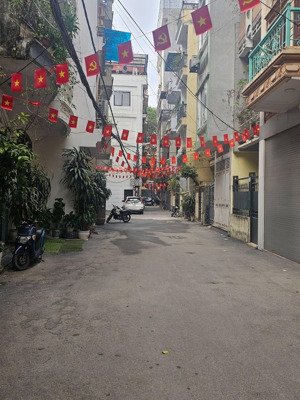 bán đất phố phùng chí kiên cầu giấy ô tô vào tận nơi xây ccmn vừa ở vừa kd rất hợp lý 22 tỷ 80m2