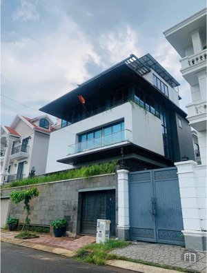 xem là mê! biệt thự siêu đẹp -ngay liên phường - 15x18m - tặng nt, có tm - hđt: 50tr -giá bán 33 tỷ