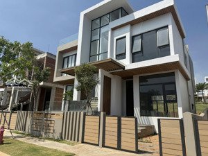 bán gấp ngay cặp villa golf liền kề tại novaworld phan thiết , diện tích 300m2