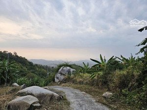 lô đất trên đỉnh núi hội tụ đủ linh khí, mây vờn, núi bao quanh chỉ phù hợp cho tu thiền