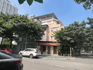 hàng hiếm - biệt thự cạnh hồ điều hoà - kđt tp giao lưu - mặt tiền bề thế - nội thất xịn - khu vip