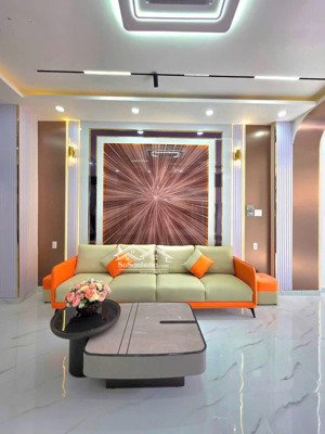 bán nhà phố oto tận nơi. giá: 8.6 tỷ. lh: 