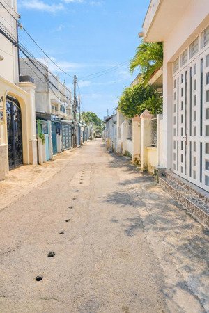 bán đất (nhà) phường quyết thắng (p. trấn biên mới) gần chợ hãng dầu. dt: 8x29m, shr 100% thổ cư