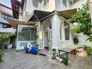 bán biệt thự góc 2 mặt tiền vip 204b nguyễn văn hưởng 14x17m, 4 tầng áp mái hđt 80 triệu giá 72 tỷ