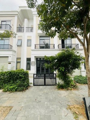 cắt lỗ 300tr, bán gấp nhà phố 75m2, mặt tiền đường thuận tiện để ở, kinh doanh hoặc cho thuê