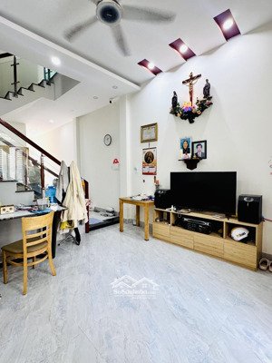 hiếm nhà phố 60m2, 3 tầng, kdc phân lô đồng bộ, đường ô tô, hoàn công, gần chợ đầu mối nông sản tđ