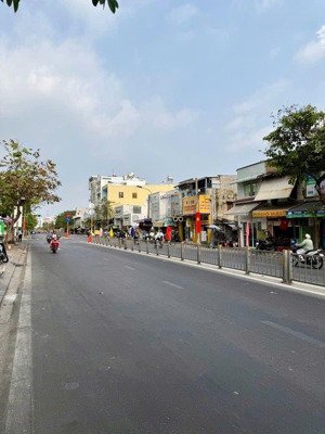 nhà mặt tiền phạm văn chí, 35m2, 6 tỷ hơn