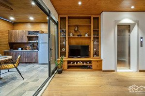 hđt: 83 triệu/tháng - 13 chdv khu phan đăng lưu, pn - (5,6 x 24m) - hầm, 6 tầng, tm - chỉ 22,9 tỷ