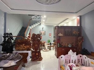 bán nhà 2 tầng mặt tiền tân lưu 150m2 chỉ 10,x tỷ cách biển 2 bước chân, lh 