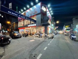 ttq 8 hẻm 109 xe tải , cách 50m ra cầu nguyễn văn cừ chỉ vài phút qua q1