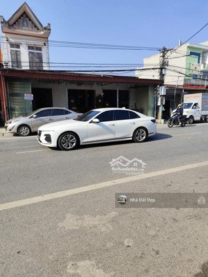 cần sang nhượng cửa hàng đồ gỗ hoặc cho thuê nhà 12x30 có 2 tầng tại tt. quất lâm