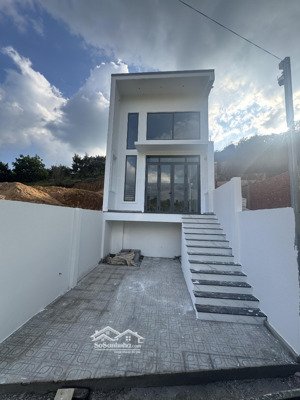 nhà mới hoàn thiện giá chỉ 2,6 tỷ | cách ql55 400m cách tp bảo lộc 9km