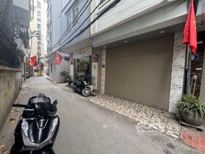 nhà đẹp phố nguyễn văn cừ, sát phố, ngõ thông ô tô vào nhà - 13.5 tỷ