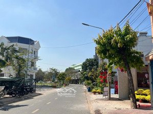 cần bán 2 căn gốc liền kề cực đẹp đối diện trường mầm non,khu nhà ở nguyễn minh tiết, thuận an, bd