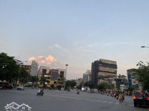 mặt phố thụy khuê - hồ tây lộng gió - 2 mặt thoáng - kinh doanh đỉnh - sổ vuông nở hậu.