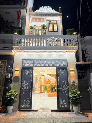 nhà đẹp đẳng cấp nguyễn ảnh thủ, đường 10m có vỉa hè, gara 2 ô tô, 4pn full nội thất