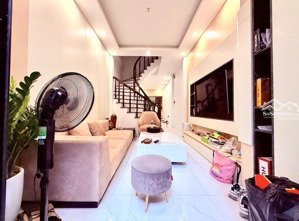 nguyễn đức cảnh có nhà 5 tầng,5 ngủ hai thoáng,vượng khí-40m-hơn 8 đồng