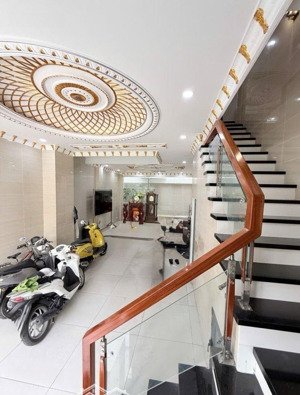 nhà đẹp, hẻm xe hơi mã lò gần tên lửa 4 tầng ngang 5.55m hẻm thông 8,6 t.ỷ