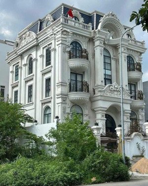 biệt thự giảm 5 tỷ | 11 đặng như mai q2 | 15m x 20m = 300m² | giá thương lượng | thuê 150 tr