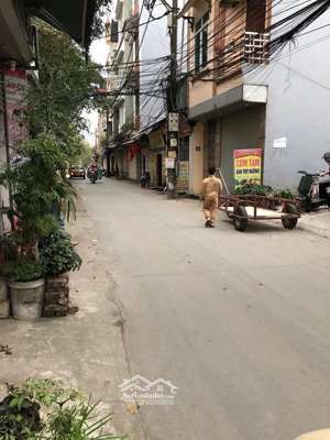 bán nhanh nhà mặt đường kinh doanh ôtô ngay sát đại học kiểm sát vòng xuyến lê trọng tấn dương nội