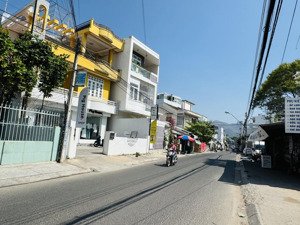 bán lô đất 315m2 mặt tiền đường chỉ có 20.5 tỷ, bao tốt so với giá xung quanh, mặt tiền rộng