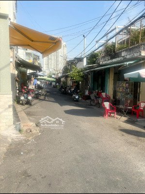 gần cầu ông lãnh - 99m2 - 6tỷ300 tl - nở hậu - không quy hoạch - xe hơi tới nhà - nhà đất giá rẻ q4