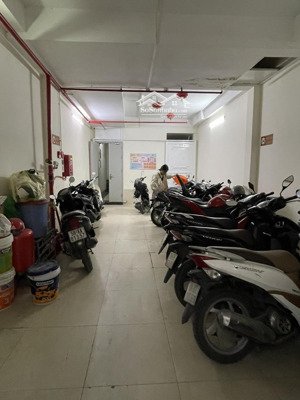 chính chủ bán toà nhà chung cư mini tại ngõ 172 vũ hữu. dt 76,8m2, mt 4m, giá 17,5 tỷ