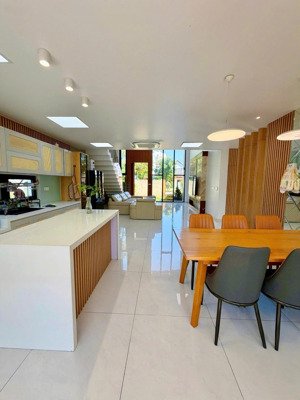 cho thuê nhà nguyên căn cao cấp 3pn điện ngọc gần biển 3 phút, cạnh fpt, full nội thất, 39tr/tháng