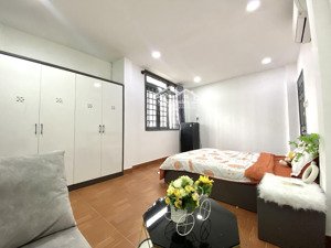 căn hộ studio cửa sổ lớn tòa nhà biệt thự full nội thất cao cấp ở cách mạng tháng 8, quận 10