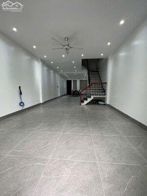 Cho thuê nhà nguyên căn 2 tầng hẻm ô tô đường Hoàng Diệu, P.Nam Nha Trang