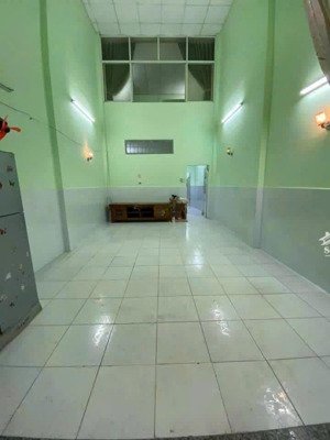 chủ cần bán gấp nhà hxh đường hà huy giáp q. 12. dt: 4x20m=4,5tỷ. ngay khu dl bến xưa