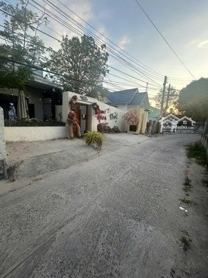 chủ kẹt tiền cần bán villa kd quán cafe 11,6x22m (266m2) h. nguyễn trường tộ, p. tân an, lagi