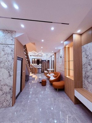 bán nhà ngọc thụy 47m2 giá 7.6 tỷ nhà mới ở ngay gần cầu long biên