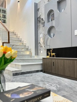 bán nhà mới xây tại phan huy ích - hẻm xe hơi - full nội thất cao cấp - chủ giảm sâu trước tết.