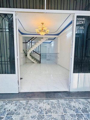 quận 6, bán nhà hậu giang, 2 tầng, hẻm thông sạch sẽ, nhà mới vào nội thất ở được liền