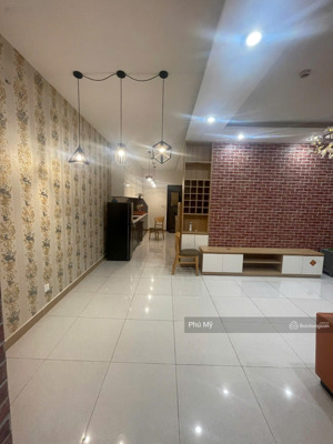bán ch era town block a1 cao cấp. 90m2 2pn 2wc đầy đủ nội thất. giá 3 tỷ 550 triệu.