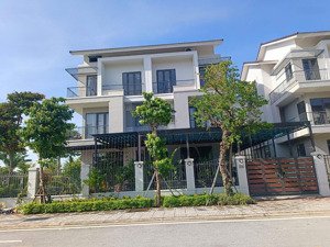 biệt thự nằm trên đại lộ gia bình hn, ngay ga metro vinspeed mà giá rẻ bằng 1/3 khu vực