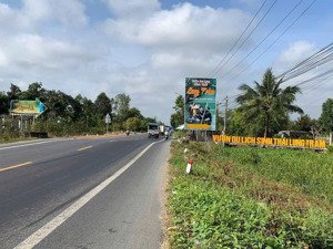 bán đất mặt tiền quốc lộ 61c gần sân golf và kdl sinh thái lung tràm dt 35m x 69m = 2400m2