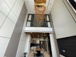 chính chủ bán nhà xây 7 tầng vier hồ điều hoà 30ha cự khối đang thi công