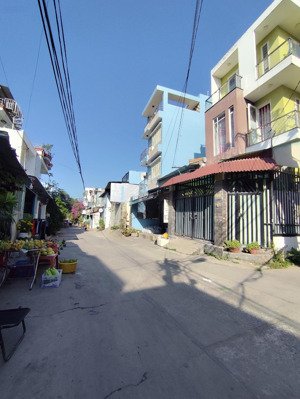 chỉ 6,9 tỷ--5x18,5 = 97m2--nhà 2tầng-- mtkd chợ hồ học lãm - hẻm xe tải 7m thông nhà